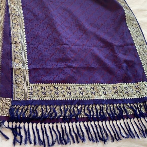 Vintage silk navy burgundy Jaquard gold shawl - Picture 5 of 10